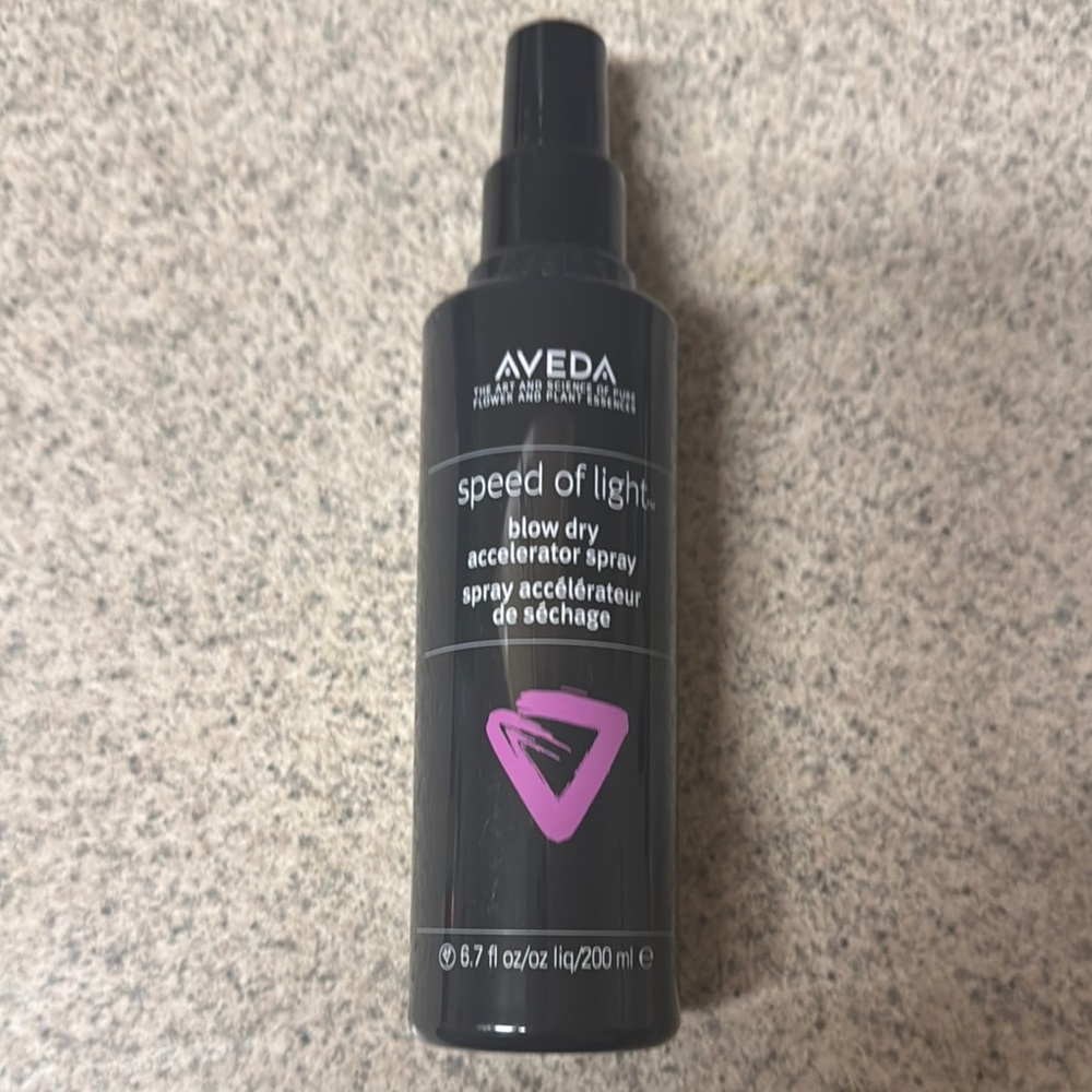 AVEDA Speed of Light Blow Dry Accelerator Spray - Black and Purple